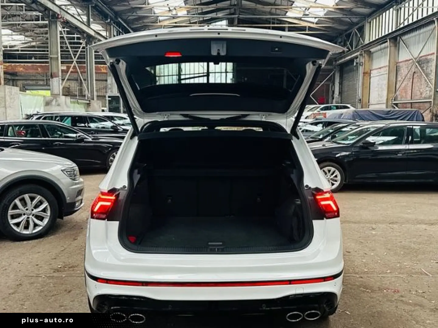 VW Tiguan R TSI DSG 4Motion AHK IQ.LIGHT ACC NAVI P