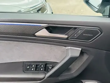 VW Tiguan R TSI DSG 4Motion AHK IQ.LIGHT ACC NAVI P