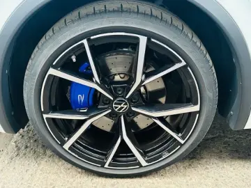 VW Tiguan R TSI DSG 4Motion AHK IQ.LIGHT ACC NAVI P