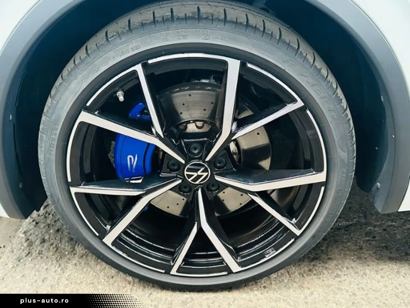 VW Tiguan R TSI DSG 4Motion AHK IQ.LIGHT ACC NAVI P