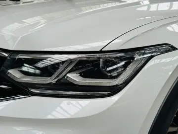VW Tiguan R TSI DSG 4Motion AHK IQ.LIGHT ACC NAVI P