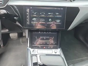 AUDI e-tron 55 quattro S line Navi Matrix Kamera Lede