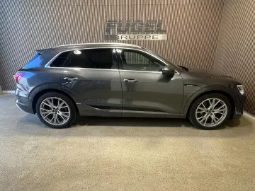 AUDI e-tron 50 quattro S line 71kWh Matrix Navi Sound
