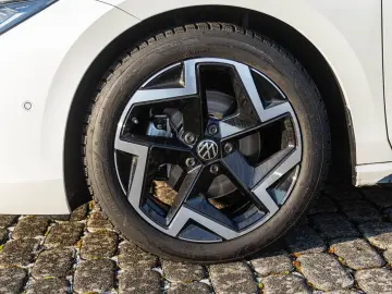 VW Passat Variant 2.0 TDI  R-Line  DSG Navi LED Sta