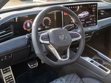 VW Passat Variant 2.0 TDI  R-Line  DSG Navi LED Sta
