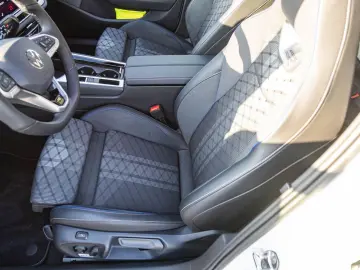 VW Passat Variant 2.0 TDI  R-Line  DSG Navi LED Sta