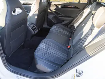 VW Passat Variant 2.0 TDI  R-Line  DSG Navi LED Sta