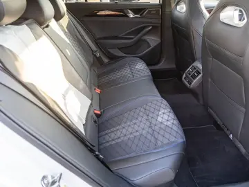 VW Passat Variant 2.0 TDI  R-Line  DSG Navi LED Sta