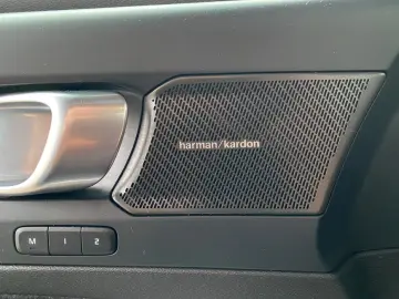 VOLVO XC40 P8 Ultimate Recharge Pure SHZ StHzg 360
