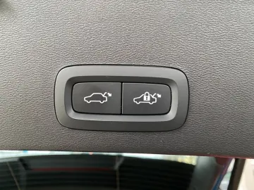 VOLVO XC40 P8 Ultimate Recharge Pure SHZ StHzg 360