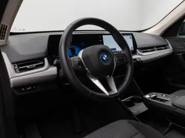 BMW iX1 xDrive30 Kamera DAB Sitzhzg LED M Fahrwerk
