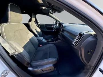 VOLVO XC40 P8 Pure Electric 2WD Ultimate Seiten- u. He