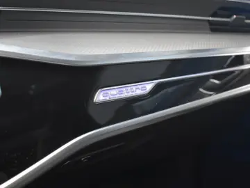 AUDI A6 Avant 40 TDI quattro Design KAMERA LEDER PANO