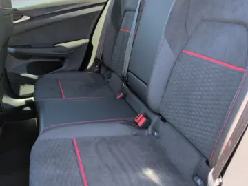 VW Golf VIII GTI Clubsport BLACK-STYLE AKRA 19