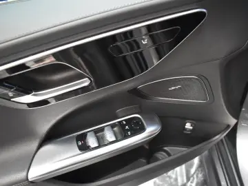 MERCEDES-BENZ C 180 T AMG LINE LED NIGHT-PAKET NAVI SHZ