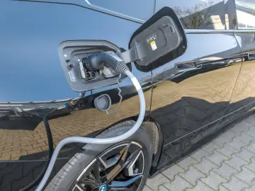 BMW iX xDrive40 Sportpaket AHK Soft-Close Panorama-G