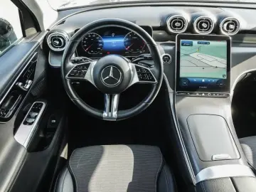 MERCEDES-BENZ GLC 200 4M Avantgarde Digital-Light Pa…