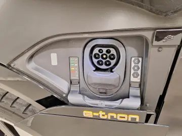 AUDI e-tron 50 quattro S line 71kWh 360  LED Navi B&O