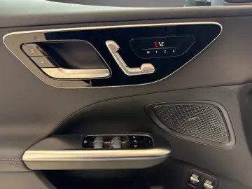 MERCEDES-BENZ C 400 e 4M Avantgarde Keyless MEMORY Totwinkel