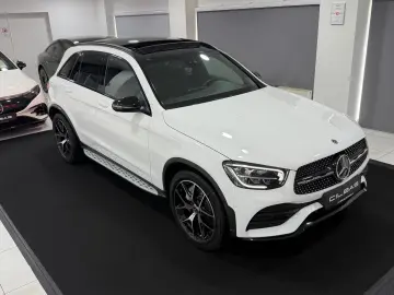MERCEDES-BENZ GLC 300 4M AMG-LINE PANO NIGHT DIGITAL…
