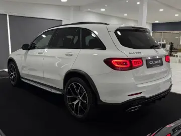 MERCEDES-BENZ GLC 300 4M AMG-LINE PANO NIGHT DIGITAL…