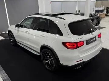 MERCEDES-BENZ GLC 300 4M AMG-LINE PANO NIGHT DIGITAL…