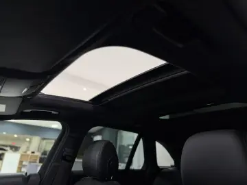 MERCEDES-BENZ GLC 300 4M AMG-LINE PANO NIGHT DIGITAL…
