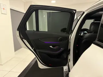 MERCEDES-BENZ GLC 300 4M AMG-LINE PANO NIGHT DIGITAL…