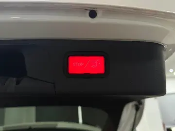 MERCEDES-BENZ GLC 300 4M AMG-LINE PANO NIGHT DIGITAL…
