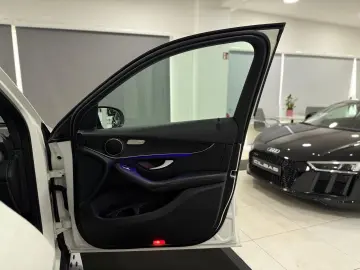MERCEDES-BENZ GLC 300 4M AMG-LINE PANO NIGHT DIGITAL…