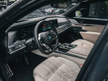 BMW M760 7 M760 e xDrive