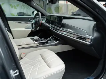 BMW M760 7 M760 e xDrive