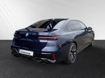 BMW M760e xDrive Inkl. € 1.190 Zubehörbonus TV-Fond-