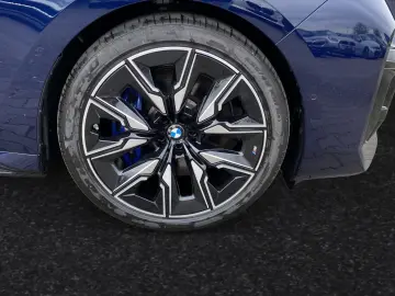 BMW M760e xDrive Inkl. € 1.190 Zubehörbonus TV-Fond-