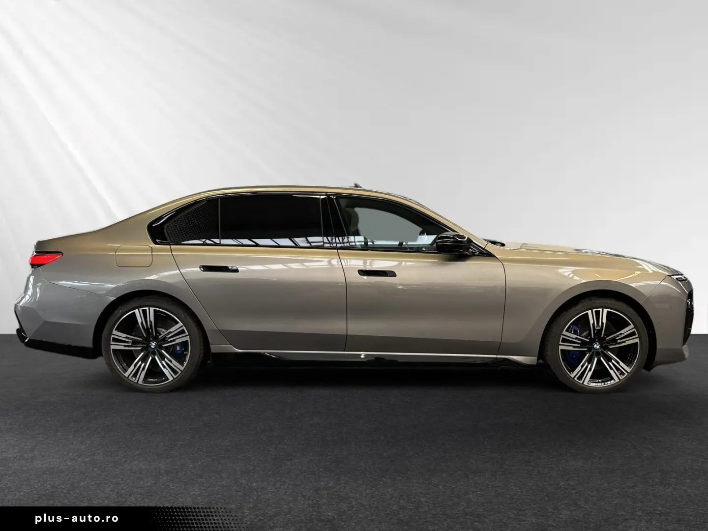 BMW M760e xDrive Inkl. € 1.190 Zubehörbonus AHK B&WD