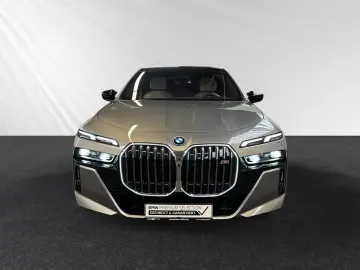 BMW M760e xDrive Inkl. € 1.190 Zubehörbonus AHK B&WD