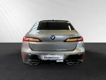 BMW M760e xDrive Inkl. € 1.190 Zubehörbonus AHK B&WD
