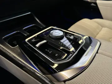 BMW M760e xDrive Inkl. € 1.190 Zubehörbonus AHK B&WD