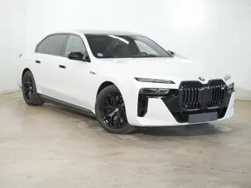 BMW M760e xDrive  Lounge Seating  Fond-Entertainment