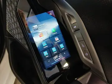 BMW M760e xDrive  Lounge Seating  Fond-Entertainment