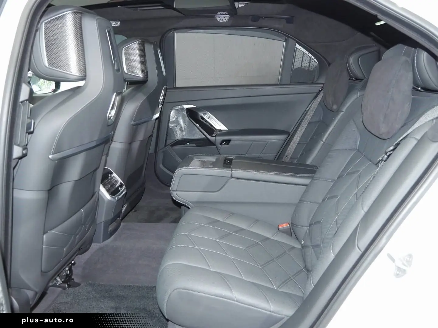 BMW M760e xDrive  Lounge Seating  Fond-Entertainment