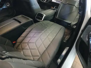 BMW M760e xDrive  Lounge Seating  Fond-Entertainment