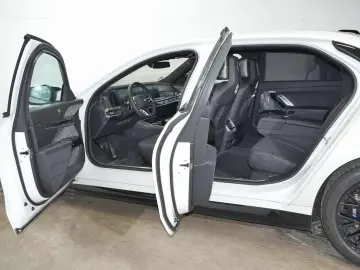 BMW M760e xDrive  Lounge Seating  Fond-Entertainment