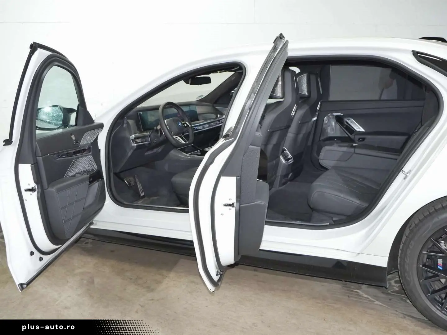 BMW M760e xDrive  Lounge Seating  Fond-Entertainment