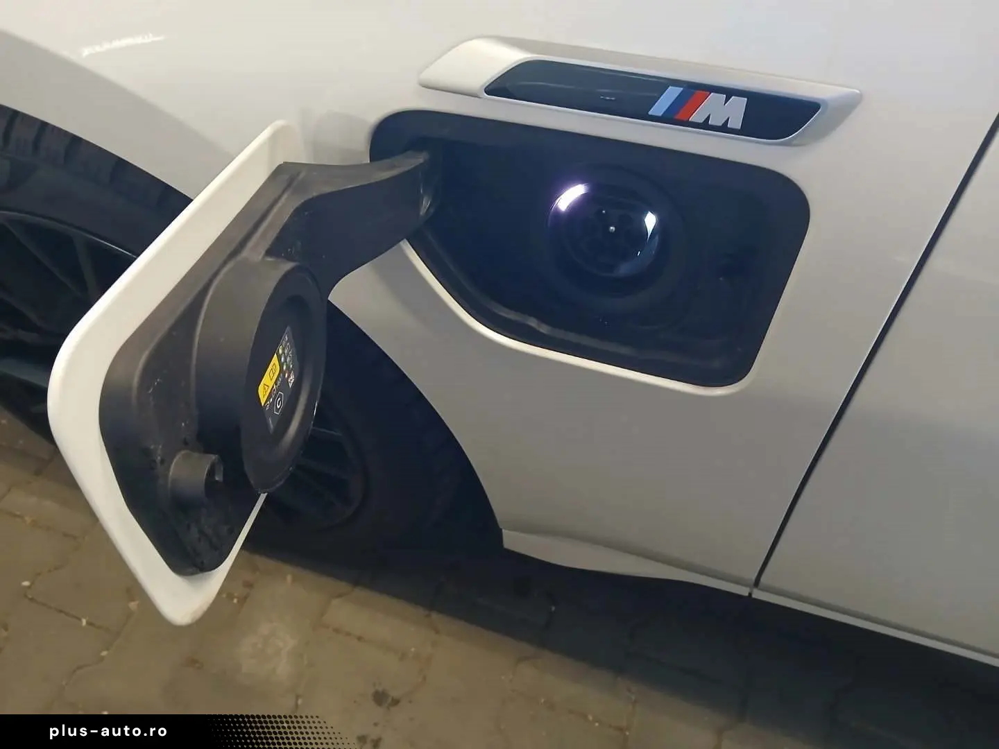 BMW M760e xDrive  Lounge Seating  Fond-Entertainment
