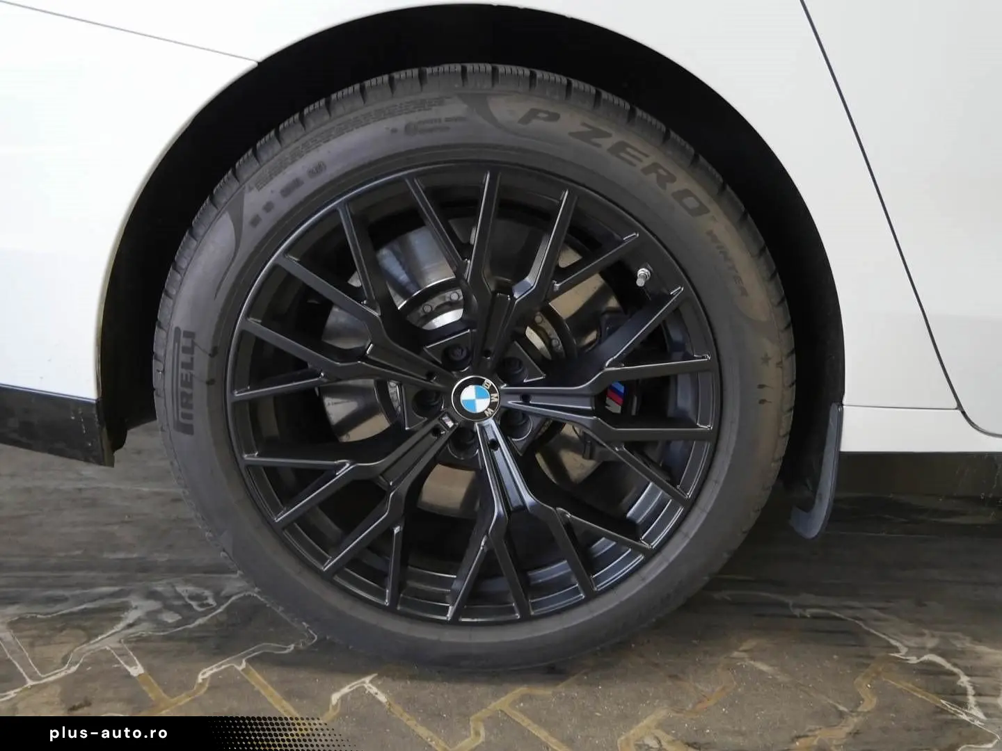 BMW M760e xDrive  Lounge Seating  Fond-Entertainment