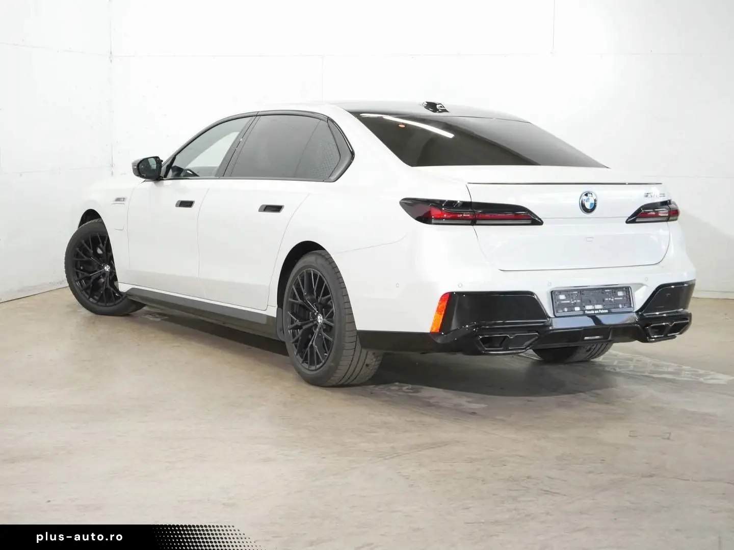 BMW M760e xDrive  Lounge Seating  Fond-Entertainment