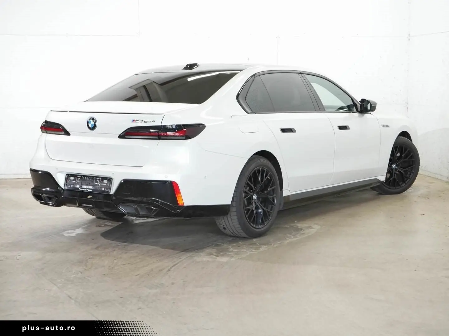 BMW M760e xDrive  Lounge Seating  Fond-Entertainment