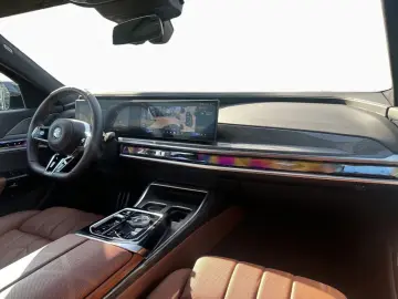BMW M760e xDr SkyL PA DA-Prof Kristall ExecutiveLo