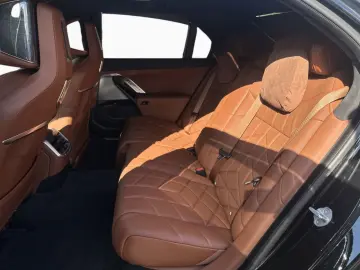 BMW M760e xDr SkyL PA DA-Prof Kristall ExecutiveLo